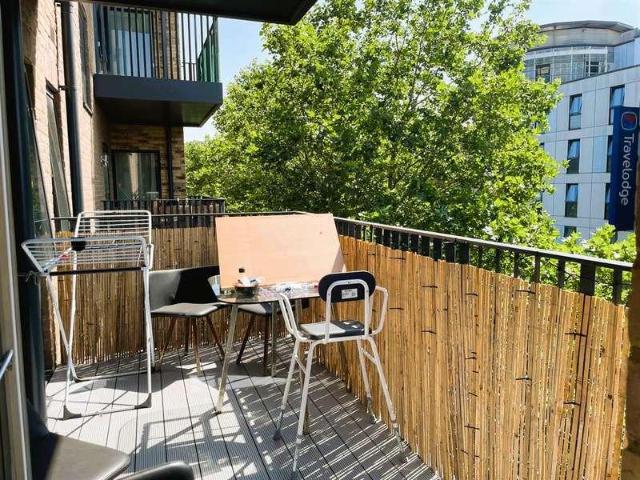 Flat for sale in London Borough of Hounslow, Greater London