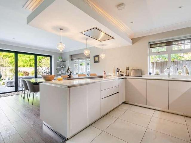 Flat for sale in Weybridge, Elmbridge