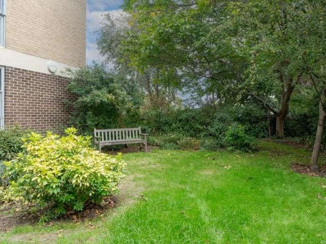 Flat for sale in The Slade, Oxfordshire