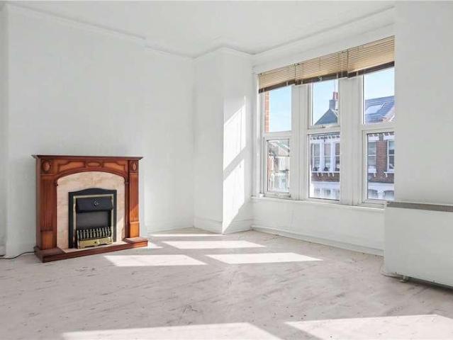 Flat for sale in London Borough of Lambeth, Greater London
