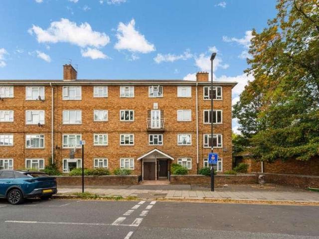 Flat for sale in Myatt's Fields, Greater London