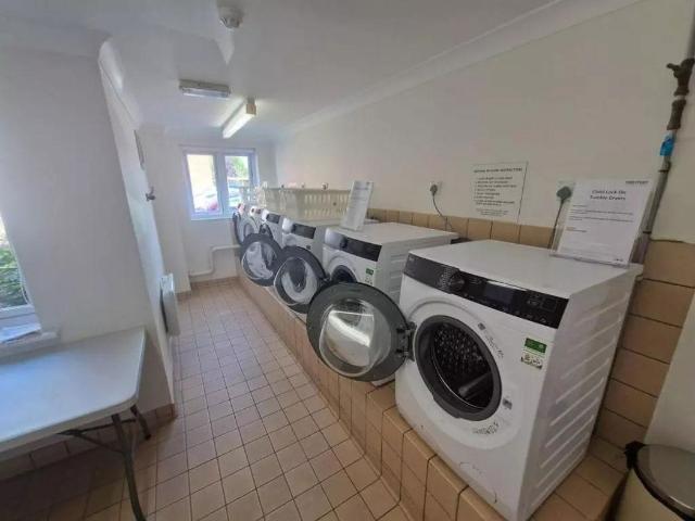 Flat for sale in Chelsham, Tandridge