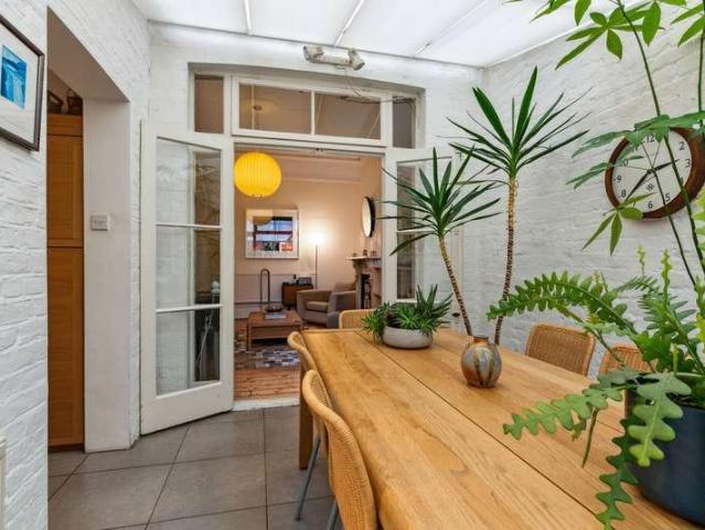 Flat for sale in Balham, Greater London