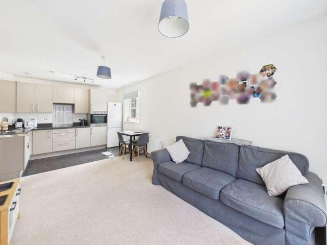 Flat for sale in Horsham, West Sussex