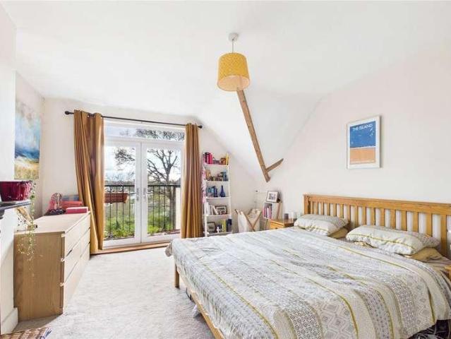 Flat for sale in Streatham, Greater London