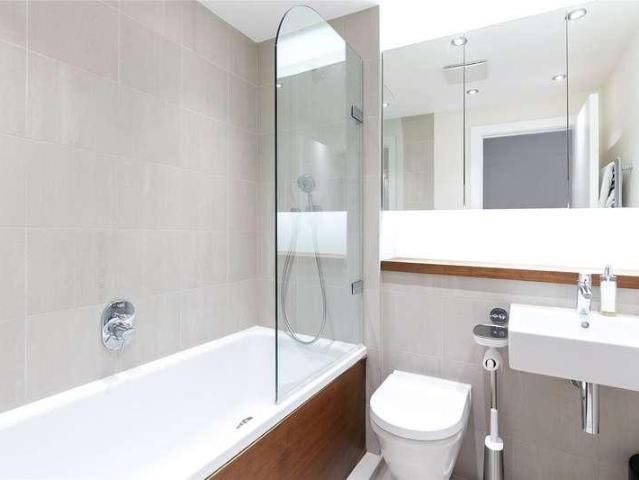 Flat for sale in London Borough of Lambeth, Greater London