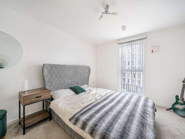 Flat for sale in Horsell, Woking