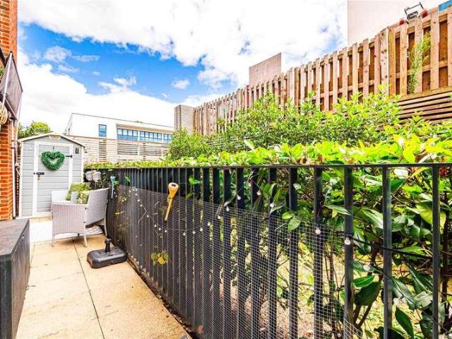Flat for sale in Highfield, Pouchen End