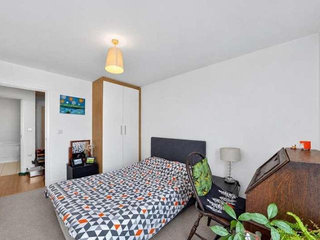 Flat for sale in De Beauvoir Town, Greater London