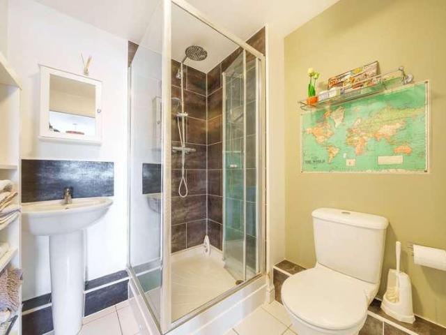 Flat for sale in Shepperton, Spelthorne