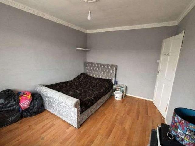 Flat for sale in South Ockendon, Essex