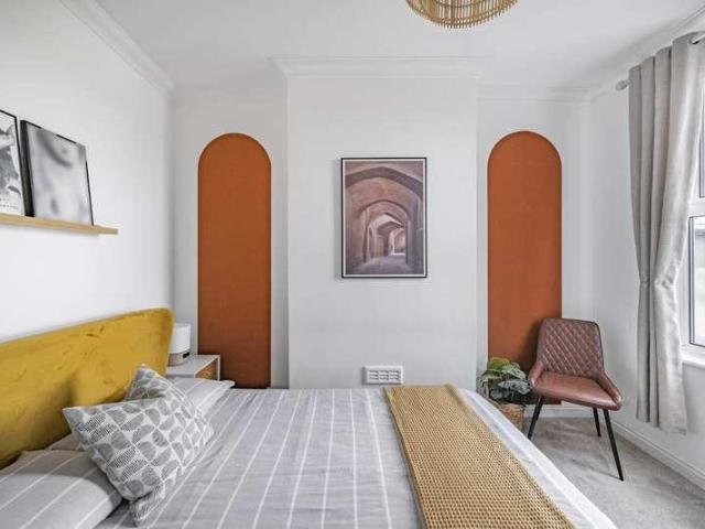Flat for sale in Friern Barnet, Greater London