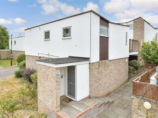 Flat for sale in London Borough of Croydon, Greater London