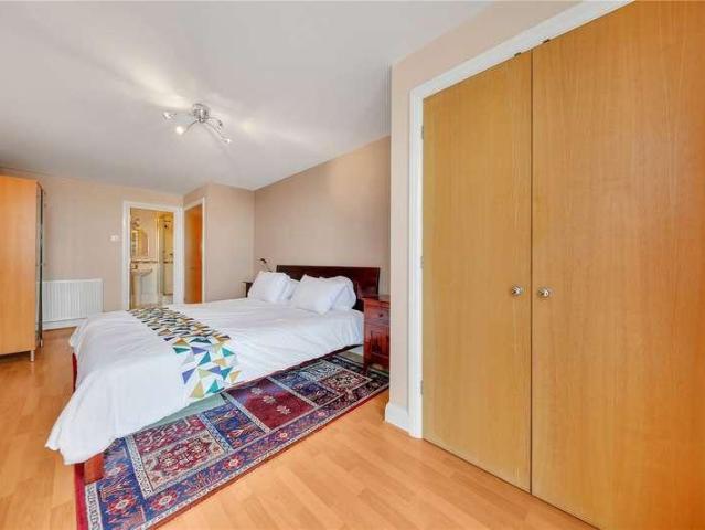 Flat for sale in Ratcliffe, Limehouse