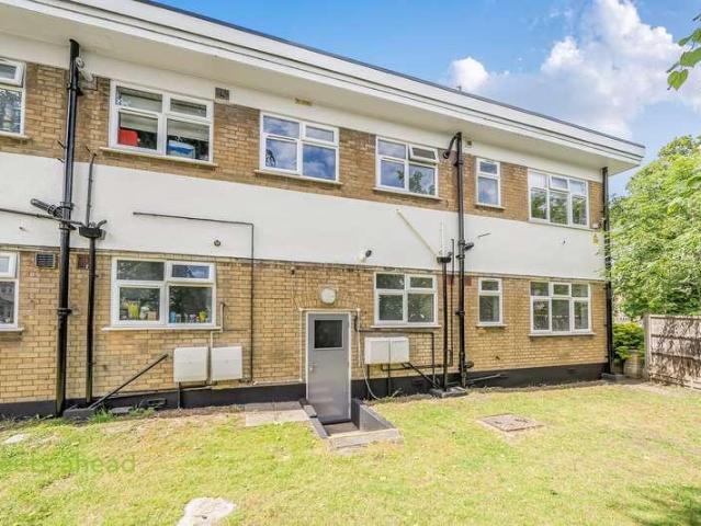 Flat for sale in London Borough of Croydon, Greater London