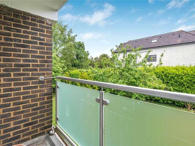 Flat for sale in Elstree and Borehamwood, Borehamwood