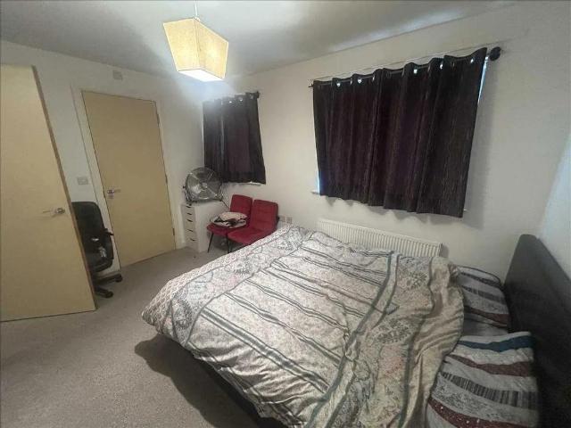 Flat for sale in London Borough of Hounslow, Greater London