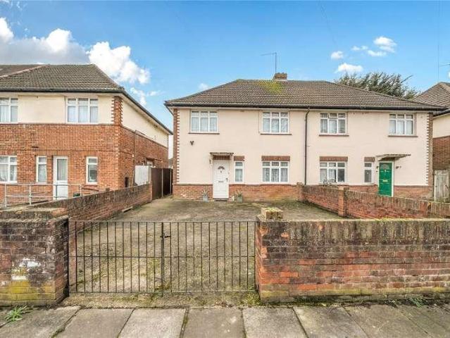 Flat for sale in Hayes, Greater London
