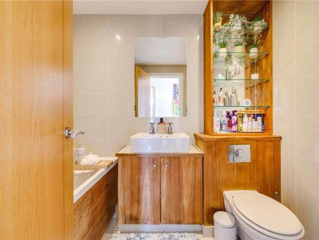 Flat for sale in Fulham, Greater London