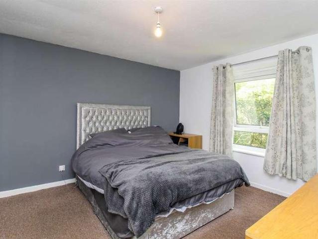 Flat for sale in Gawthorpe, West Yorkshire