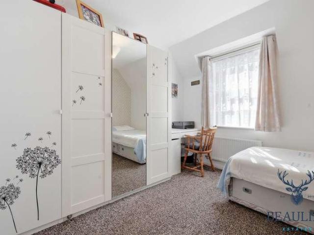 Flat for sale in Stanford-le-hope, Essex