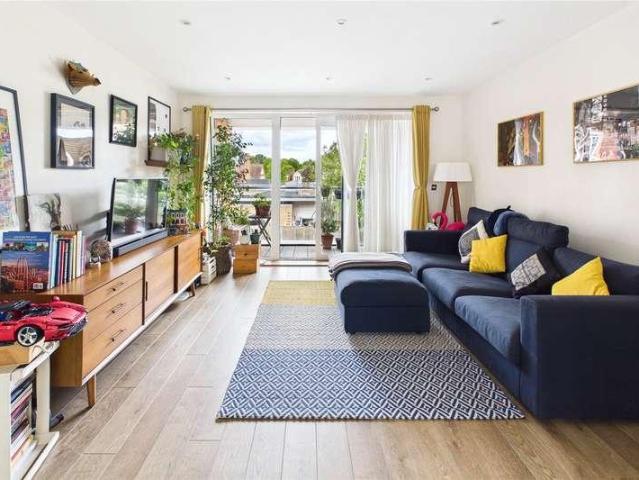 Flat for sale in Streatham Hill, Greater London