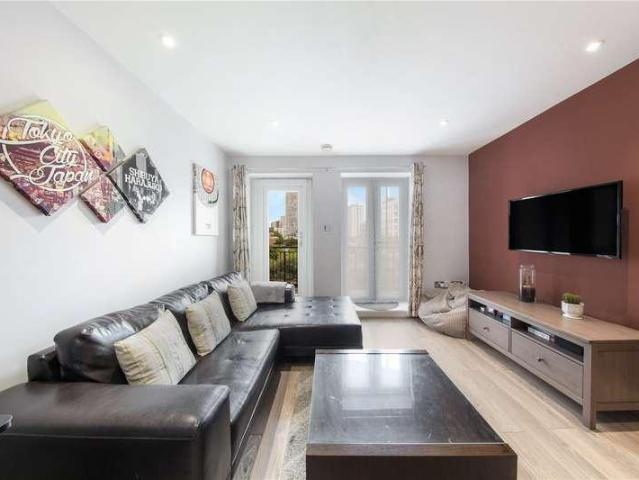 Flat for sale in Stratford Marsh, Greater London