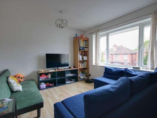 Flat for sale in Bitterne Park, Southampton