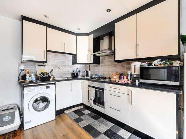 Flat for sale in High Wycombe Community Board, High Wycombe