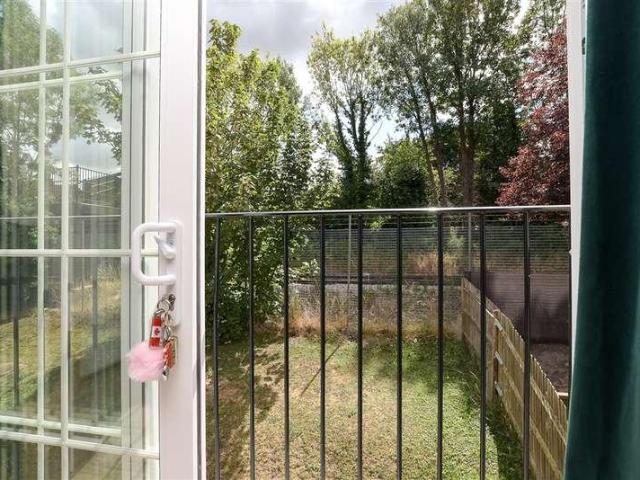 Flat for sale in Hillview, Surrey