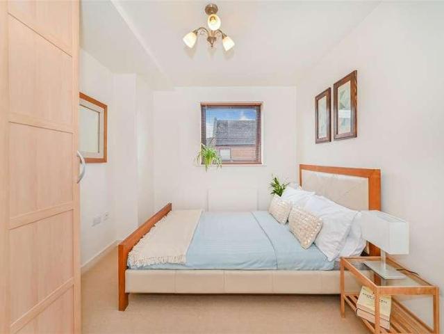 Flat for sale in Isle Of Dogs, Greater London