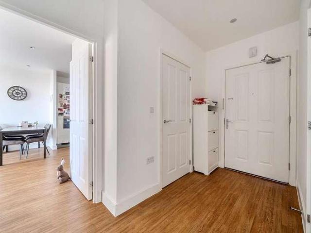 Flat for sale in West Finchley, Greater London