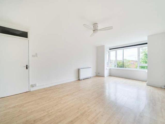 Flat for sale in London Borough of Lewisham, Greater London