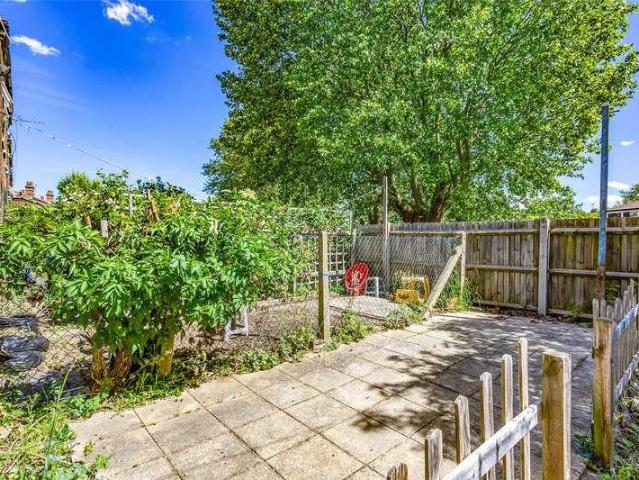 Flat for sale in Chapel End, Highams Park