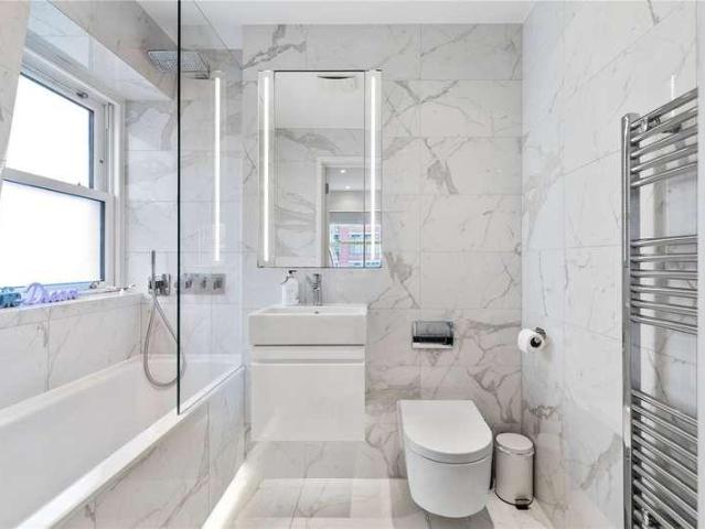 Flat for sale in Barnsbury, Greater London
