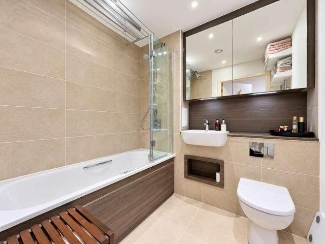 Flat for sale in Upton Park, Greater London
