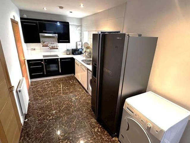 Flat for sale in London Borough of Ealing, Greenford