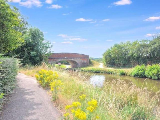 Flat for sale in Stone, Baswich