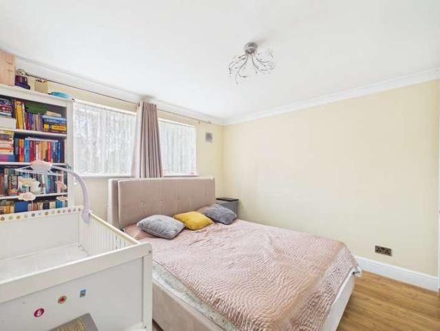 Flat for sale in Martin's Heron, Winkfield