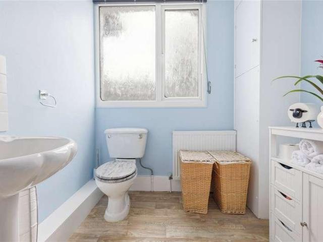 Flat for sale in Alton Barnes, Essex