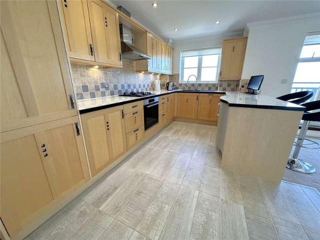 Flat for sale in Crumbles, Eastbourne