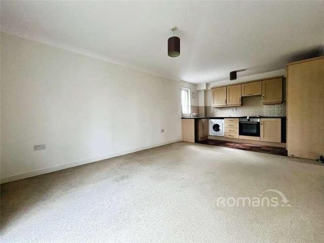 Flat for sale in Bray Wick, Maidenhead