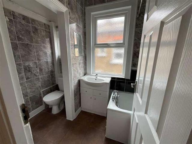 Flat for sale in Leyton, Greater London