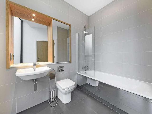 Flat for sale in London Borough of Lewisham, Deptford