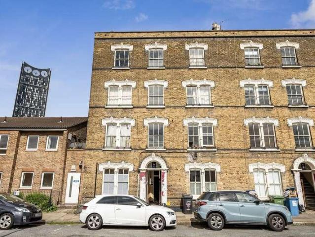 Flat for sale in Elephant and Castle, Greater London