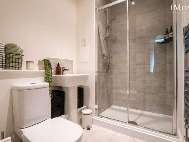 Flat for sale in Crystal Palace, Greater London