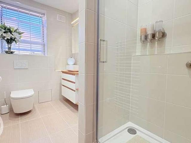 Flat for sale in Jackmans Estate, King's Walden