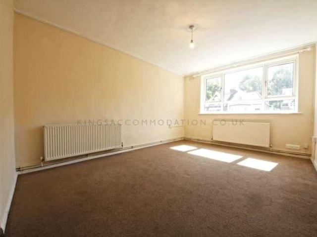 Flat for sale in West Norwood, Greater London