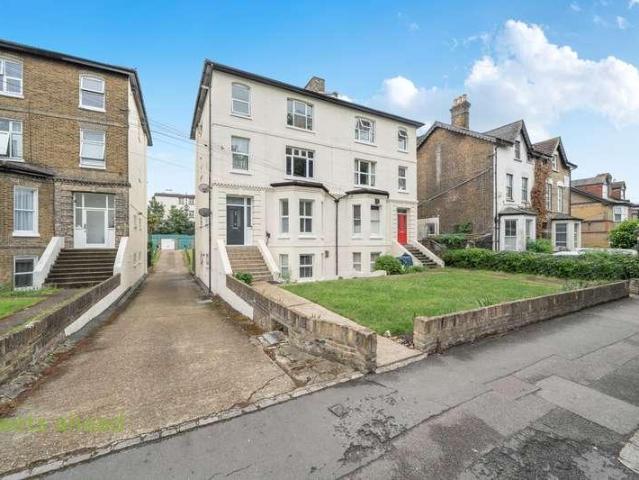 Flat for sale in London Borough of Croydon, Greater London
