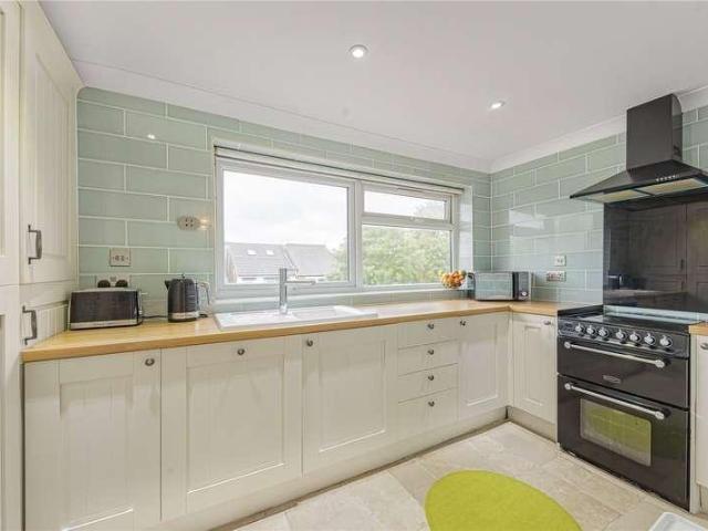 Flat for sale in Bromley, Plaistow